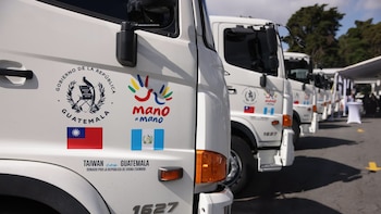 El Gobierno de Guatemala recibe 20 camiones de Taiwán para ampliar la logística de Mano a Mano