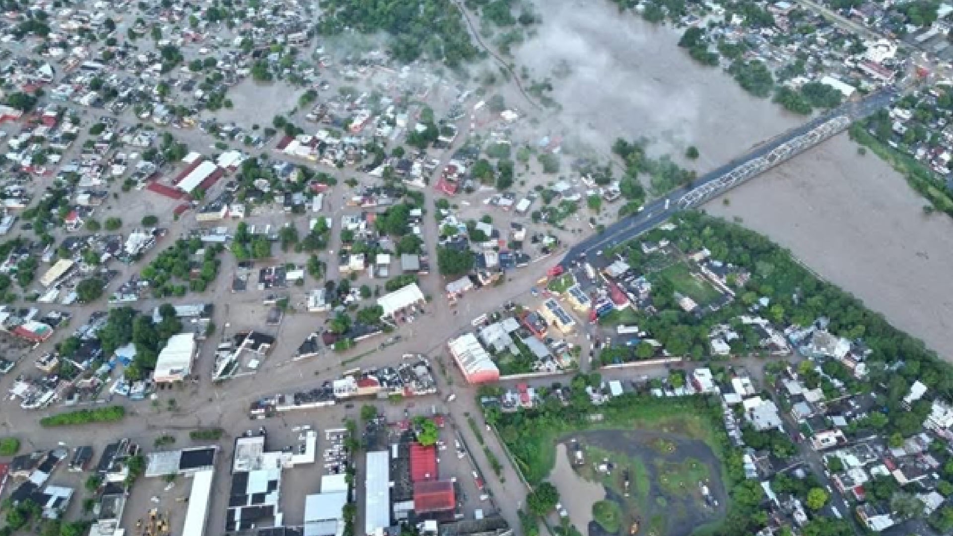 Así lucía Poza Rica por el desbordamiento del río Cazones (Especial)