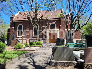 La capilla del Cementerio Británico donde trabajan en el cuerpo del músico