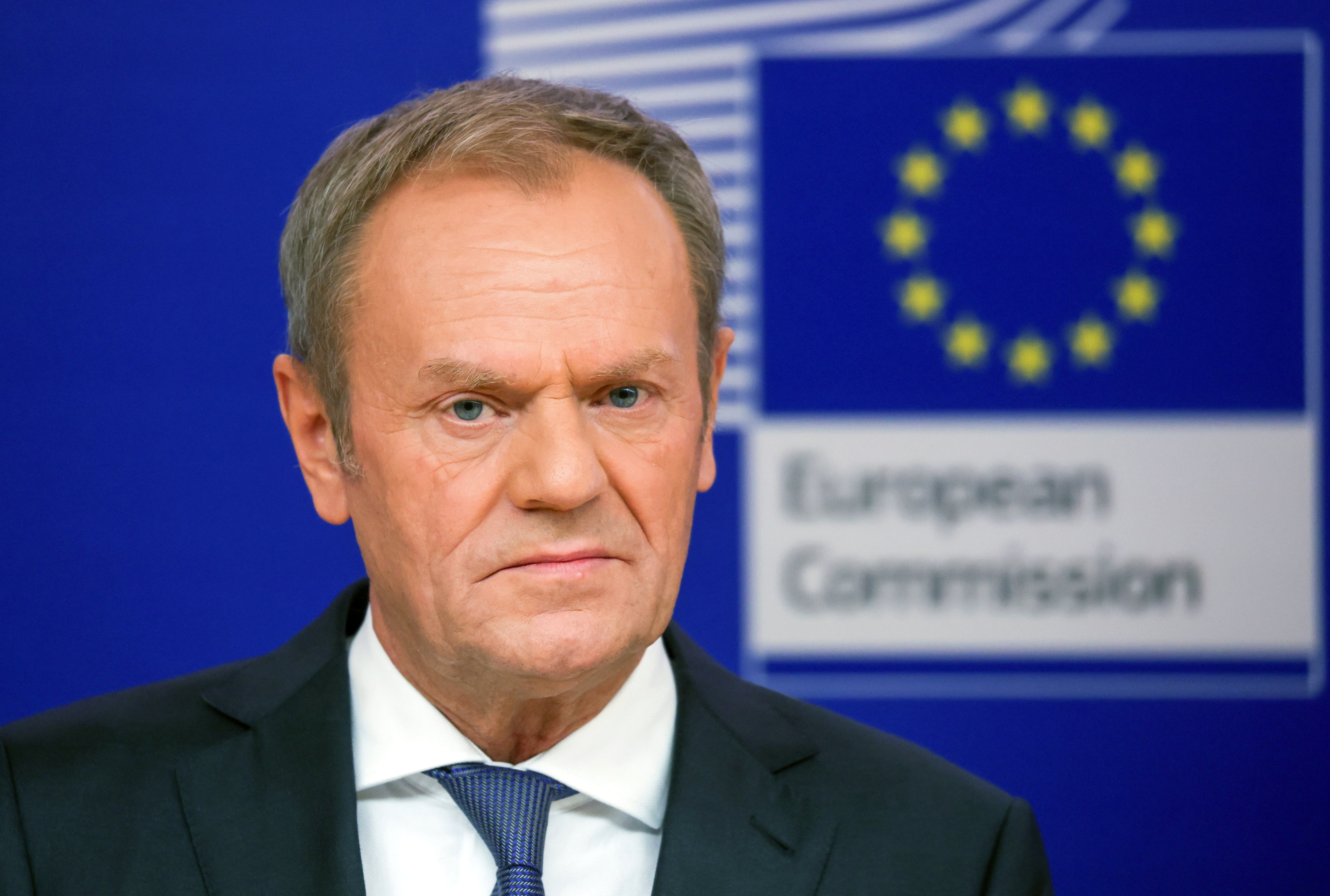El bloque que respalda al primer ministro cuenta con 242 de los 460 escaños del Sejm, la Cámara Baja del Parlamento polaco, por lo que se espera que la moción prospere. Sin embargo, Tusk buscará más que un resultado numérico (EFE/OLIVIER HOSLET)