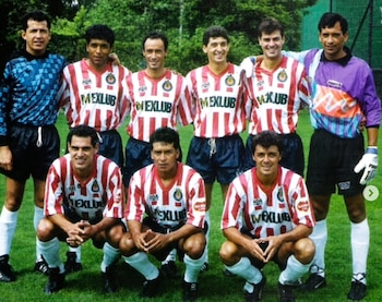 Durante su trayectoria en México, Raúl Paredes jugó con Chivas, Necaxa, Irapuato, Correcaminos y Toros Neza. (Instagram/ @acjg_coleccionistas)