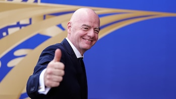 Infantino aconseja a los críticos que "mediten" y elogia el Mundial: "El fútbol es más grande que el odio"
