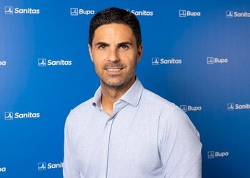 08/10/2026 El entrenador del Arsenal FC, Mikel Arteta, colaborando con Sanitas
DEPORTES
PRENSA SANITAS