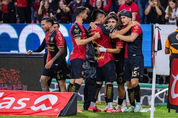 El entrenador cuenta con una cláusula de salida cercana a los 7 millones de dólares, pero por ahora no tiene intención de hacerla efectiva.
