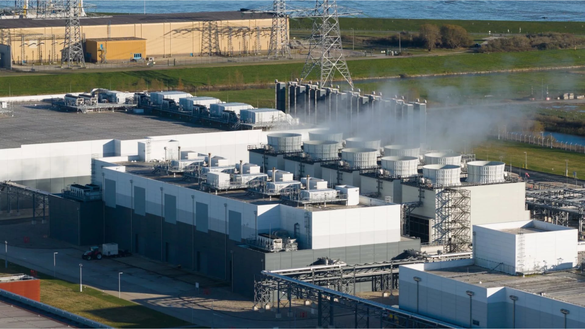 La máquina utiliza estructuras organometálicas (MOF) para capturar moléculas de agua del aire. (Atoco)
