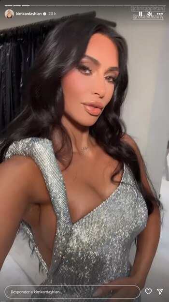 Kim Kardashian regresó al cabello