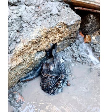 El descubrimiento, en la excavación