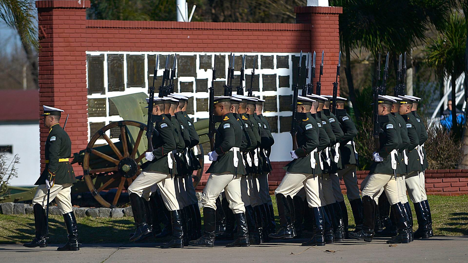 Los suplementos por prevención barrial incrementan los ingresos de los gendarmes según el rango y la función desempeñada (Gustavo Gavotti)