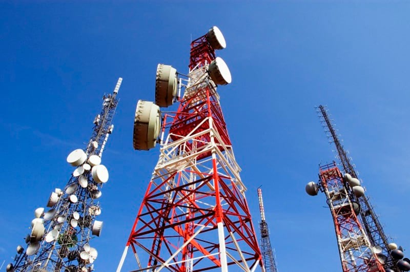 Telecom aceptó la propuesta de Metrotel valuada en 450 millones de dólares para cumplir las exigencias de la Autoridad Nacional de la Competencia.