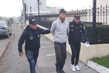 La investigación estableció que Martínez Marín apuñaló al niño dentro de una tienda de Llanos de la Cruz, en la zona seis de Quetzaltenango./ (PNC de Guatemala)