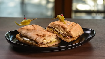 Albacete tiene el mejor bocadillo de toda España: se llama ‘Comeorejas’ y lleva oreja adobada, queso provolone y mayonesa de ajo