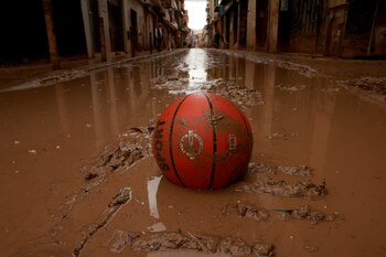 Paiporta, Valencia. (Vincent West/Reuters)