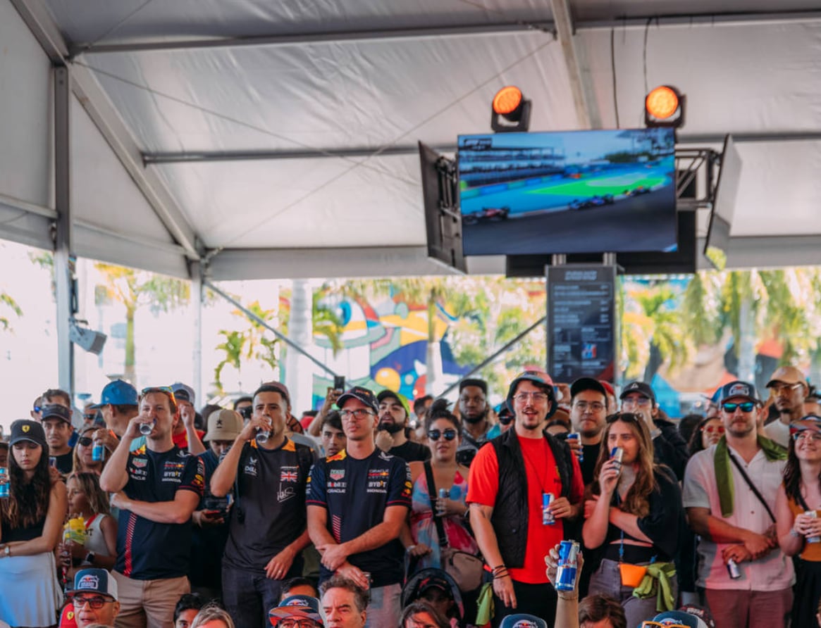 El Fan Fest oficial lleva la Fórmula 1 a Miami Beach, con acceso gratuito y actividades como simuladores, desafíos de boxes y exhibiciones de equipos (Red Bull)