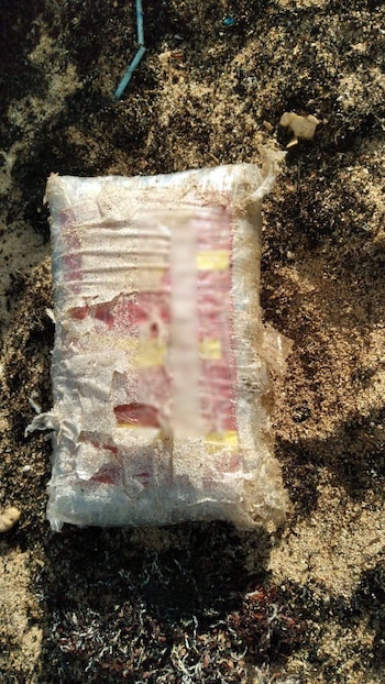 Encontraron un paquete de cocaína