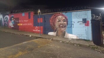 Con simbología nazi vandalizaron mural