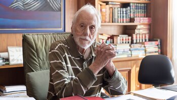 Héctor Olivera tiene 93 años