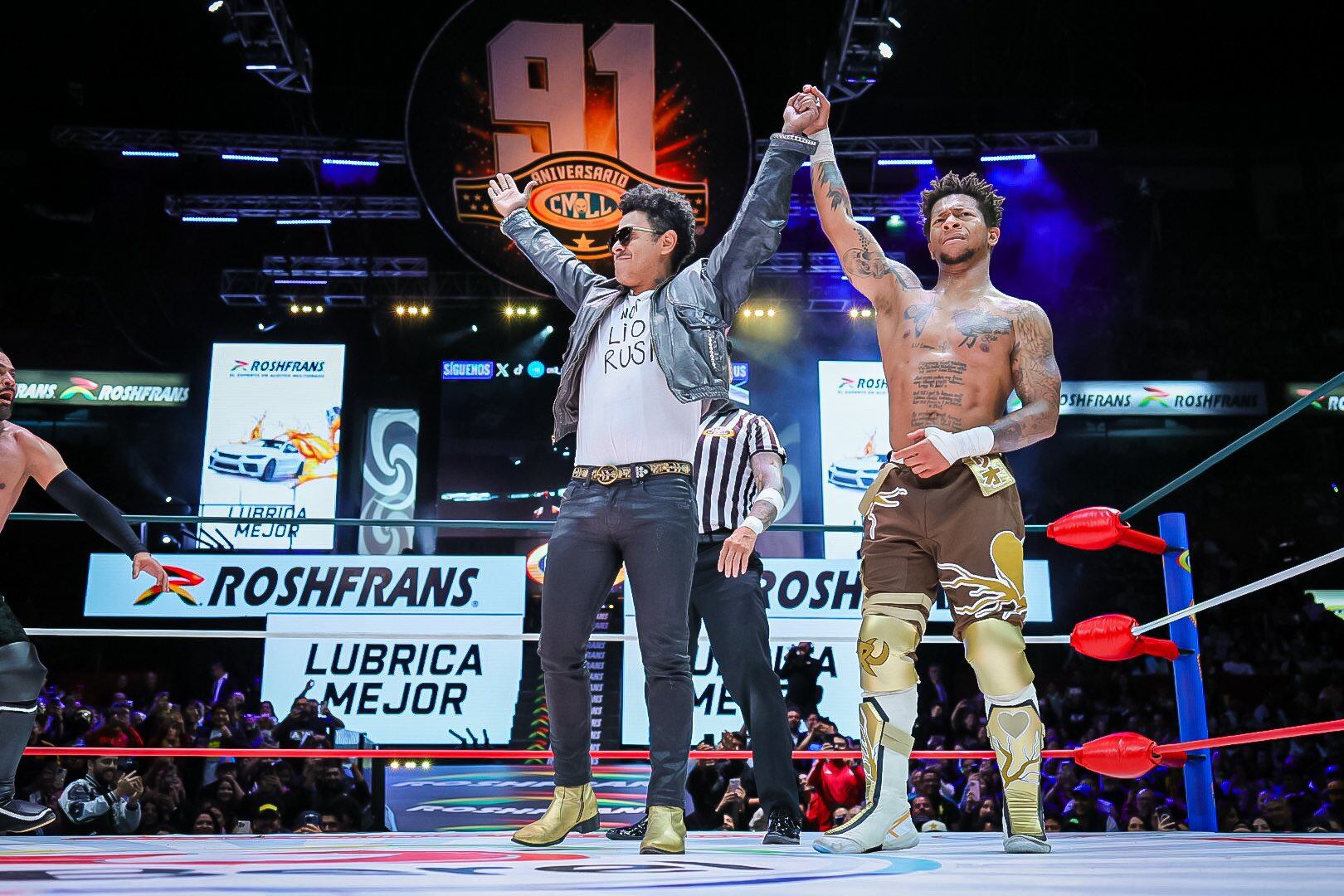 El parecido entre Lio Rush y Kalimba se volvió viral tras AEW Grand Slam; días después, ambos compartieron escenario y posaron juntos ante la prensa. (X / CMLL)