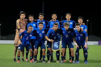 El Salvador mantiene con vida