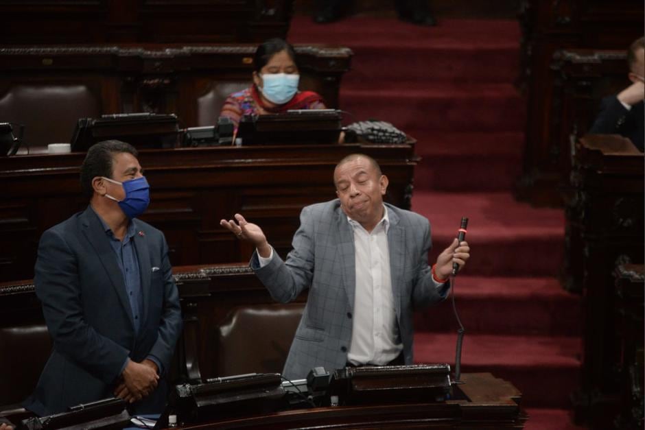 Su estilo de fiscalización con tono sarcástico e informal, lo llevó a ser considerado como una diputado
