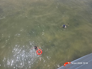La Fuerza Naval del Caribe informó que la embarcación Berta se hundió por una entrada de agua que los tripulantes no pudieron controlar - crédito Armada de Colombia