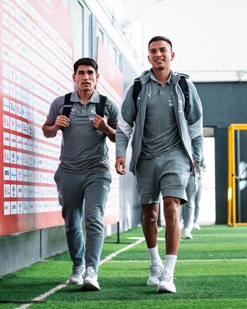 O Sporting Cristal chegou ao estádio Inca Garcilaso de la Vega.