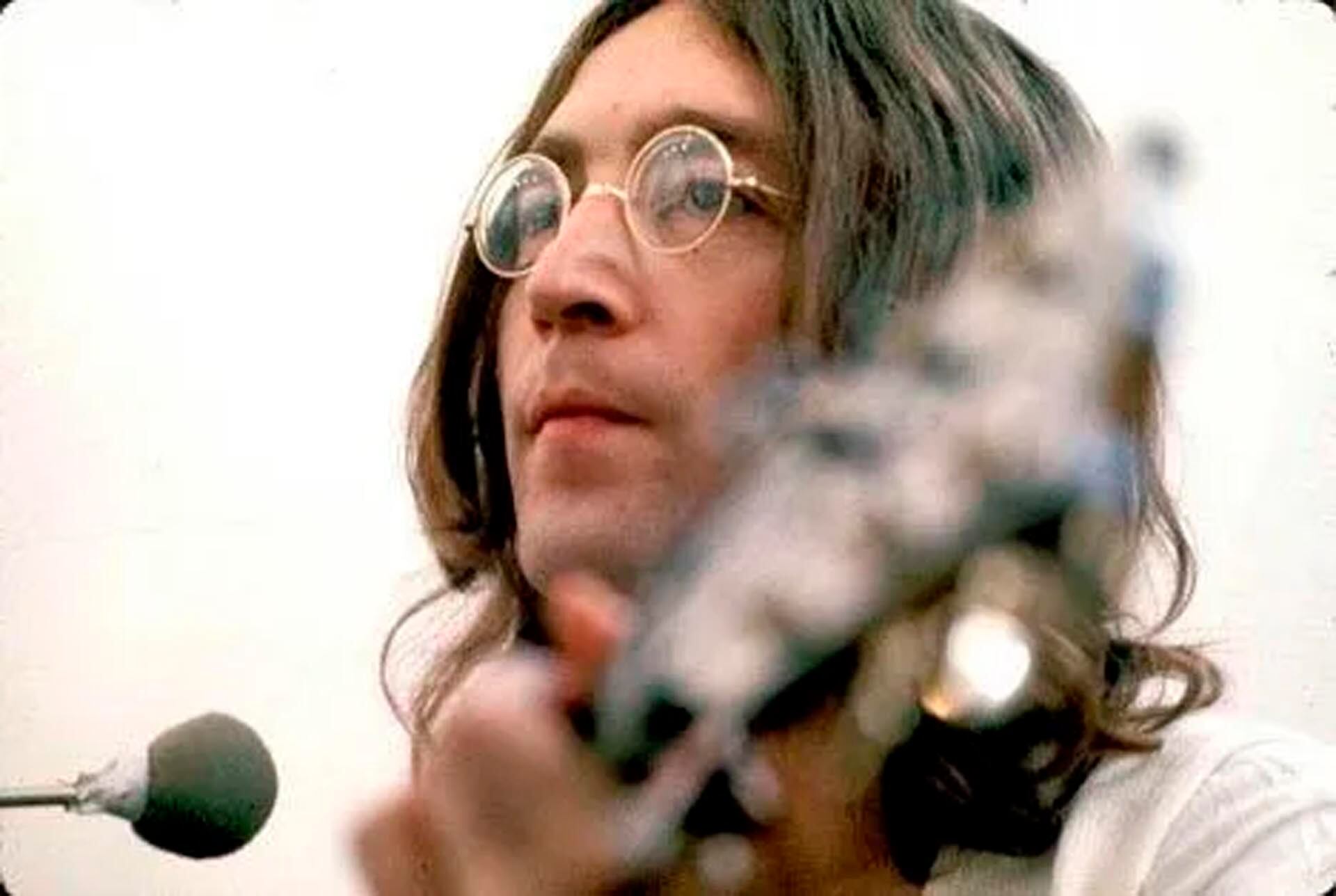En su carrera solista, Lennon negó la idolatría hacia Dylan en la canción “God”, cerrando un ciclo de influencias y rivalidades (REUTERS)