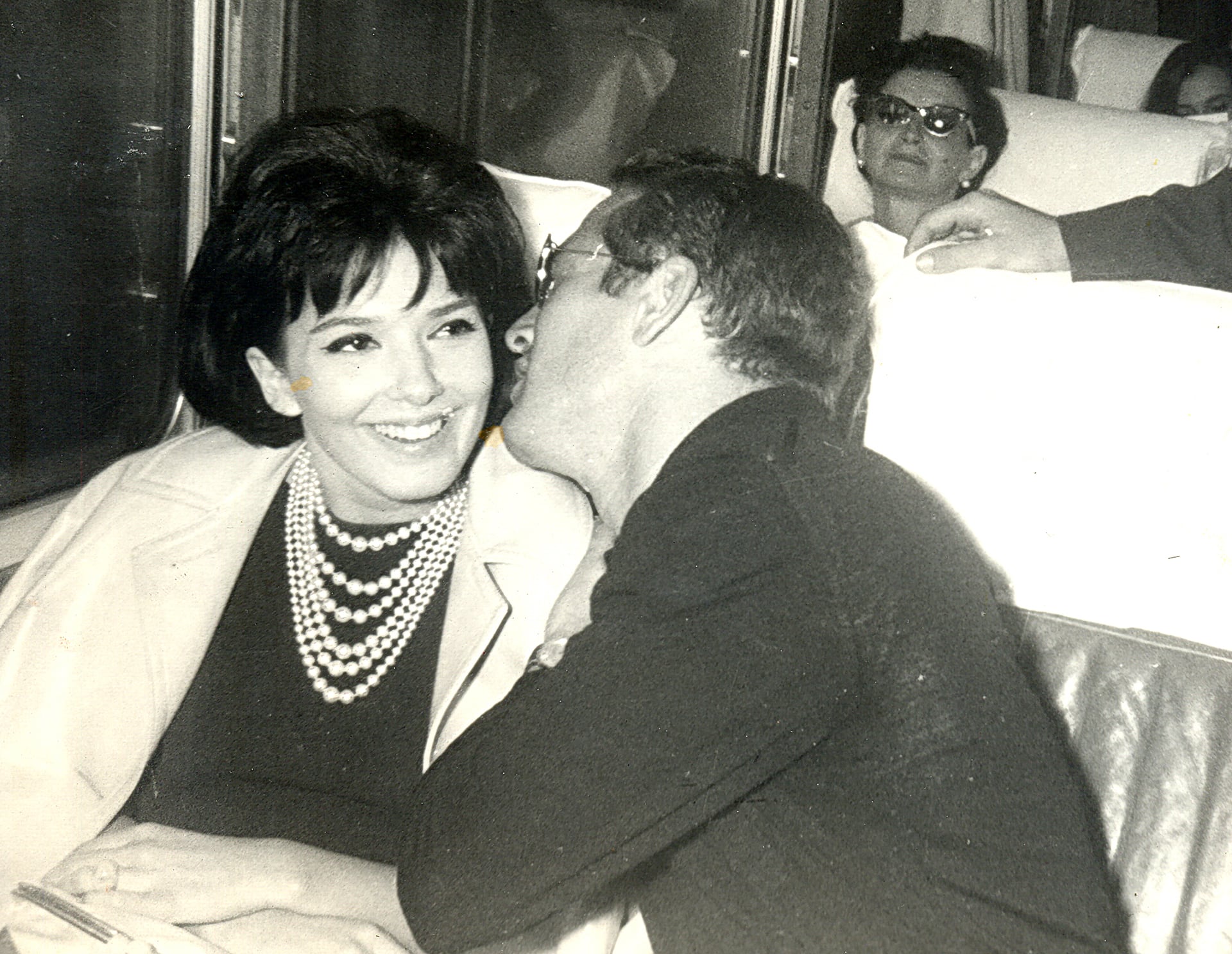 La imagen difundida en blanco y negro muestra a Graciela Borges y Paul Newman en una escena de estética de época inspirada en una foto real (Film&Arts)
