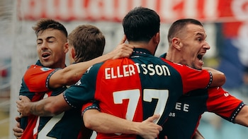 Genoa consigue su primera victoria en la Serie A pese al autogol de Johan Vásquez ante Fiorentina
