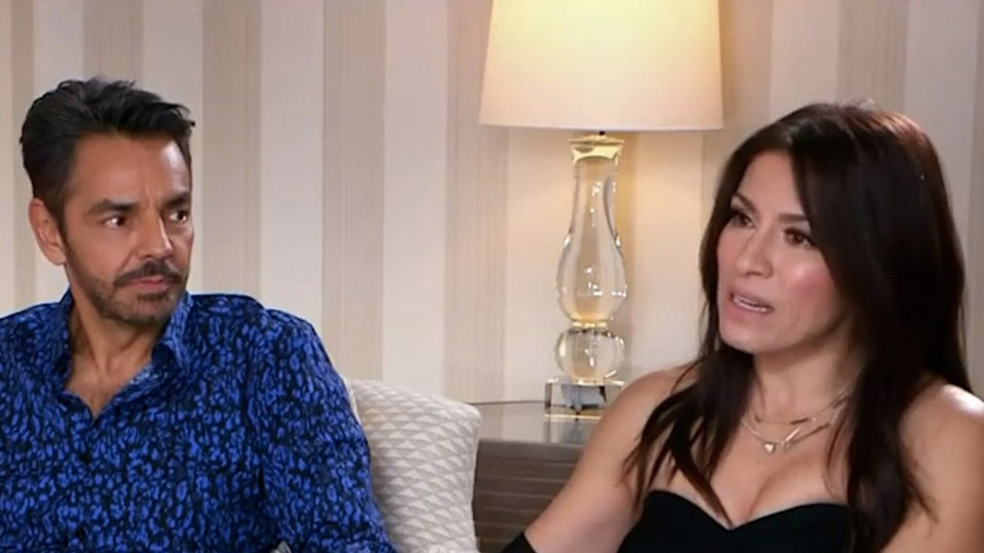 Alessandra Rosaldo y Eugenio Derbez mantienen firme su decisión de no ampliar la familia por motivos personales y médicos.Foto: Captura de pantalla YouTube/Univision.