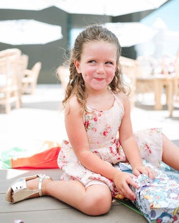 Francesca al momento de abrir