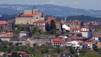 El pueblo medieval que hace frontera con Portugal: una catedral declarada Monumento Histórico-Artístico y con murallas del siglo XII clave para el Camino de Santiago