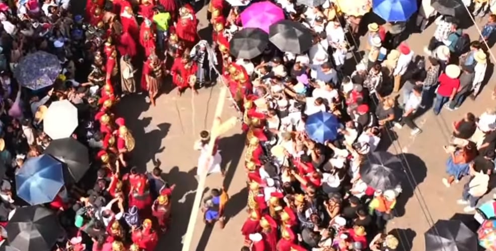 Jesús comienza el recorrido.
(Captura de pantalla)
