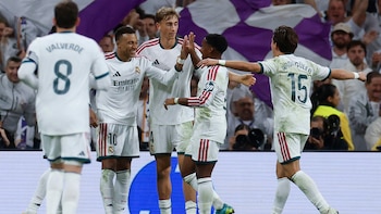 Los jugadores del Real Madrid celebrando un gol de Mbappé (EFE/Javier Lizón)