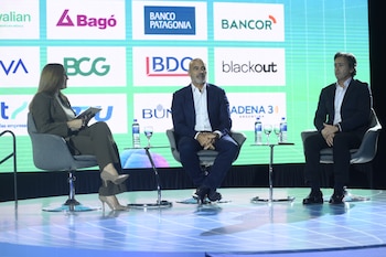 Roberto Nobile, CEO de Personal, Juan Parma, CEO de Banco Macro y Marcela Romero, Presidente y CEO de Schneider Electric