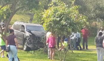 Conductor fuera de control causa