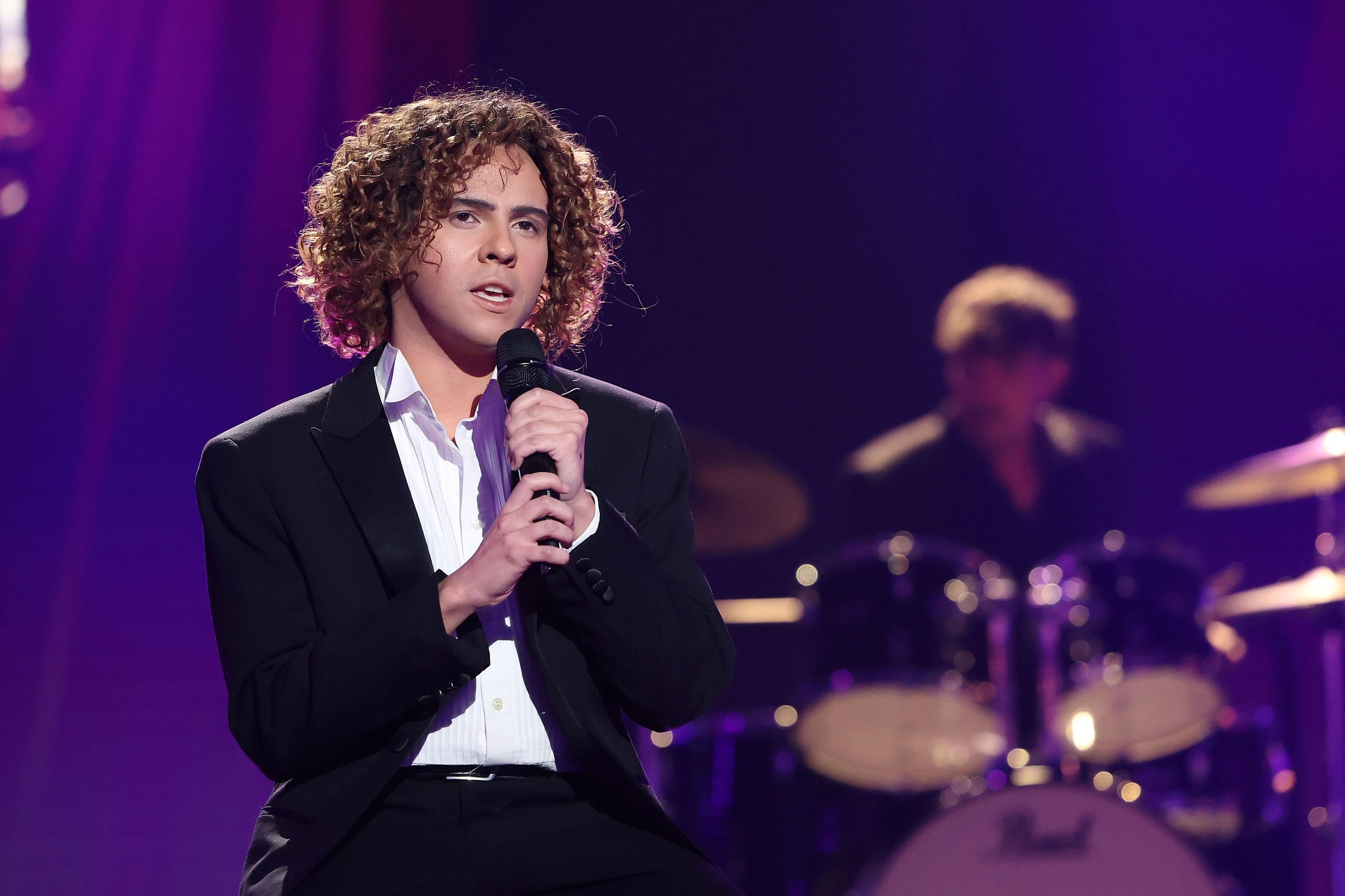 Yenesi se pone en la piel de David Bisbal en la séptima gala de