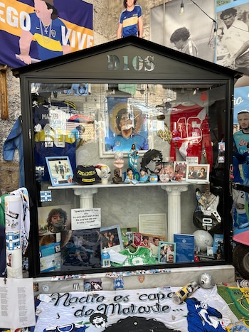 Una especie de altar multicolor