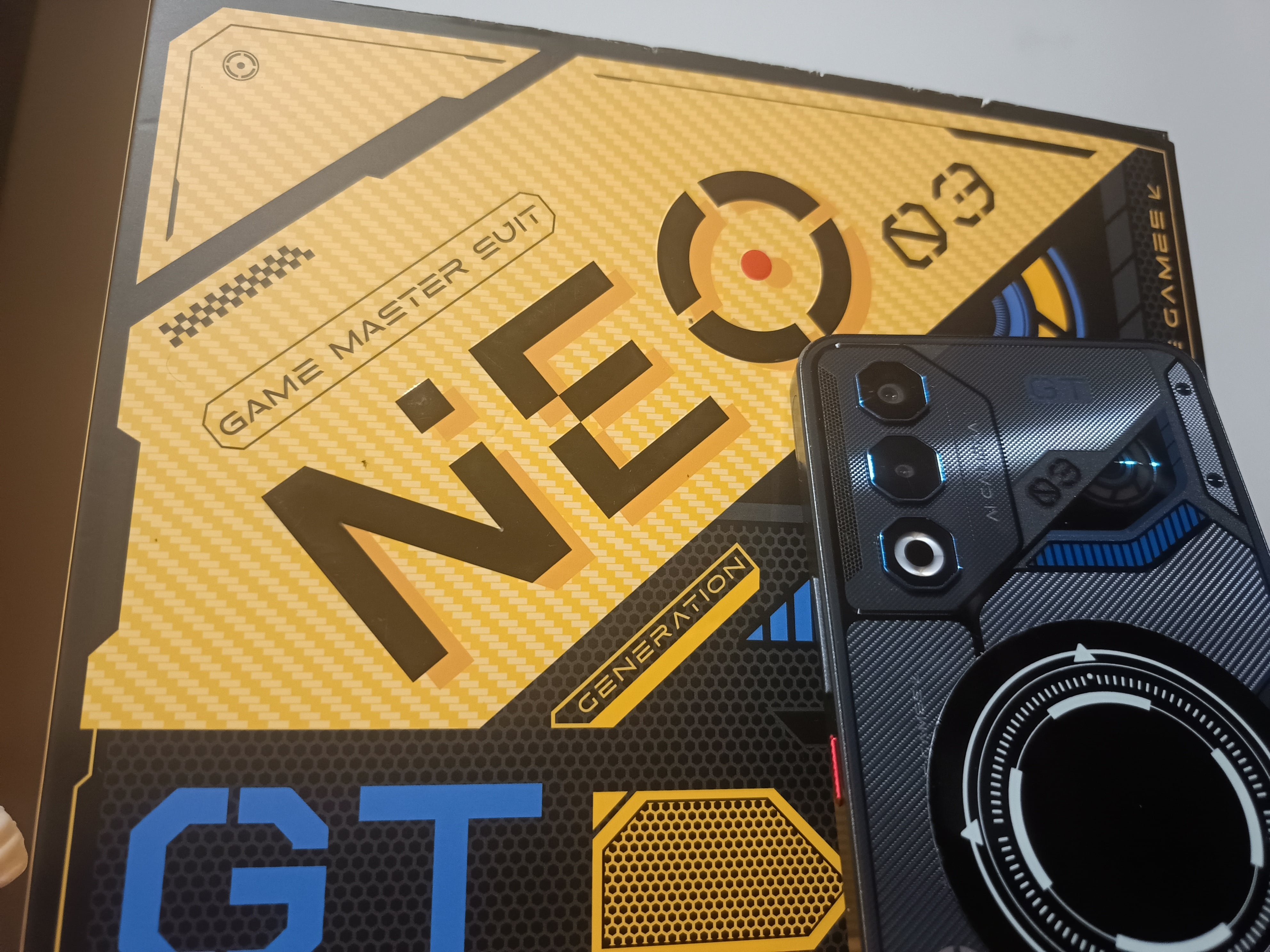 Probamos este celular gamer, que cuenta con un procesador Unisoc enfocado en rendimiento de videojuegos. (Infobae)