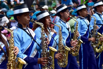 Desfile del comercio en San Salvador, El Salvador - Fiestas agostinas San Salvador