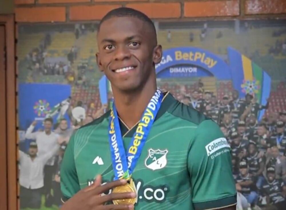Andrés Colorado con su medalla de campeón con el Deportivo Cali en 2021 - crédito Deportivo Cali