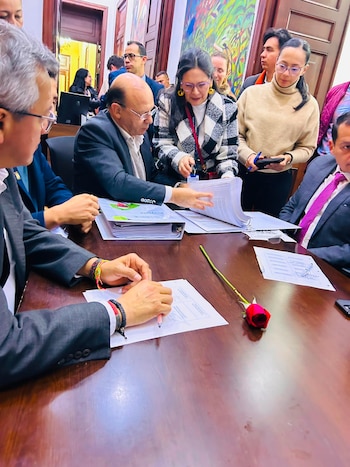 El Gobierno presentó ante el Congreso el proyecto del Presupuesto General de la Nación para 2027 por $575,6 billones-crédito @MinHacienda/X