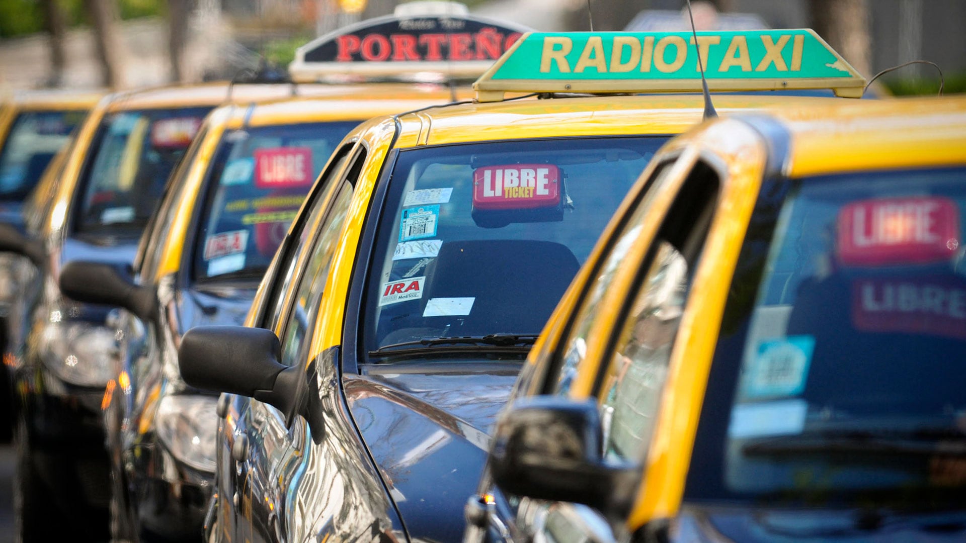Los taxis también adhieren a la medida (Foto: NA)