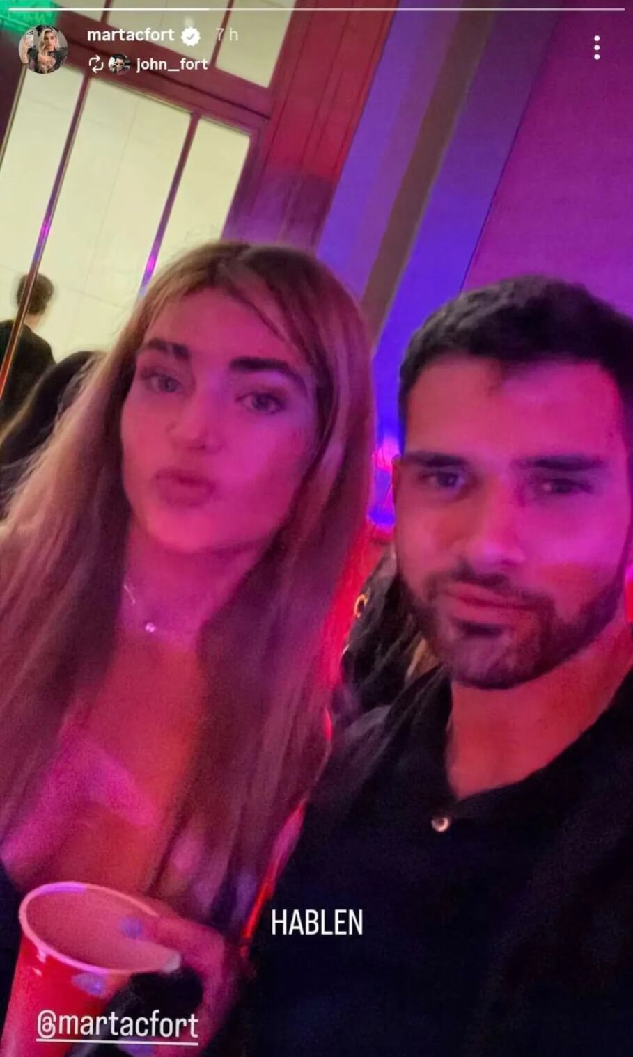 Marta y John se mostraron juntos después de sacar a relucir la interna familiar