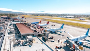 El Aeropuerto Juan Santamaría reutiliza diariamente agua equivalente al consumo de 450 personas. Cortesía: AERIS