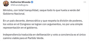 La representante Katherine Miranda le