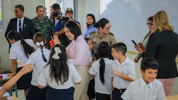 La presidenta Keiko Fujimori conoció aulas con inteligencia artificial en El Salvador