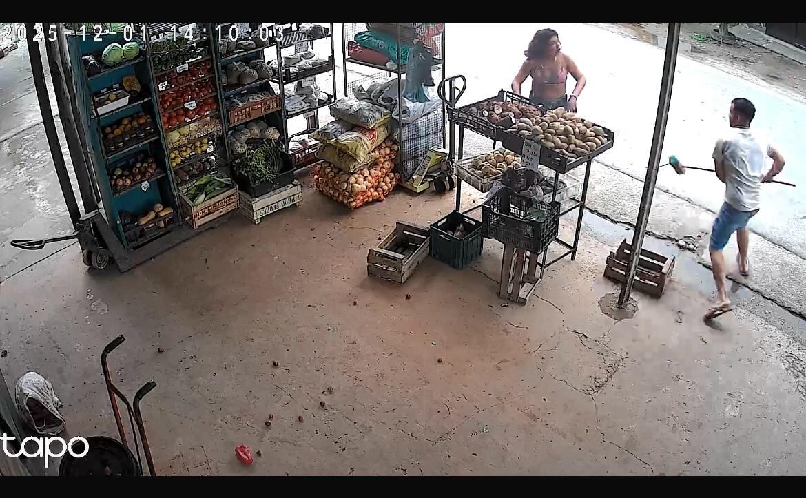 La policía aprehendió a la agresora y la trasladó a la Comisaría 16ta, con intervención de la UFI N°5 de La Plata