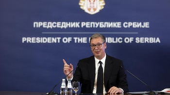 Dimite el presidente serbio, Aleksandar Vucic, paso previo para presentarse a primer ministro
