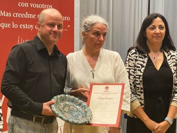 Felipe Forero recibiendo su premio.