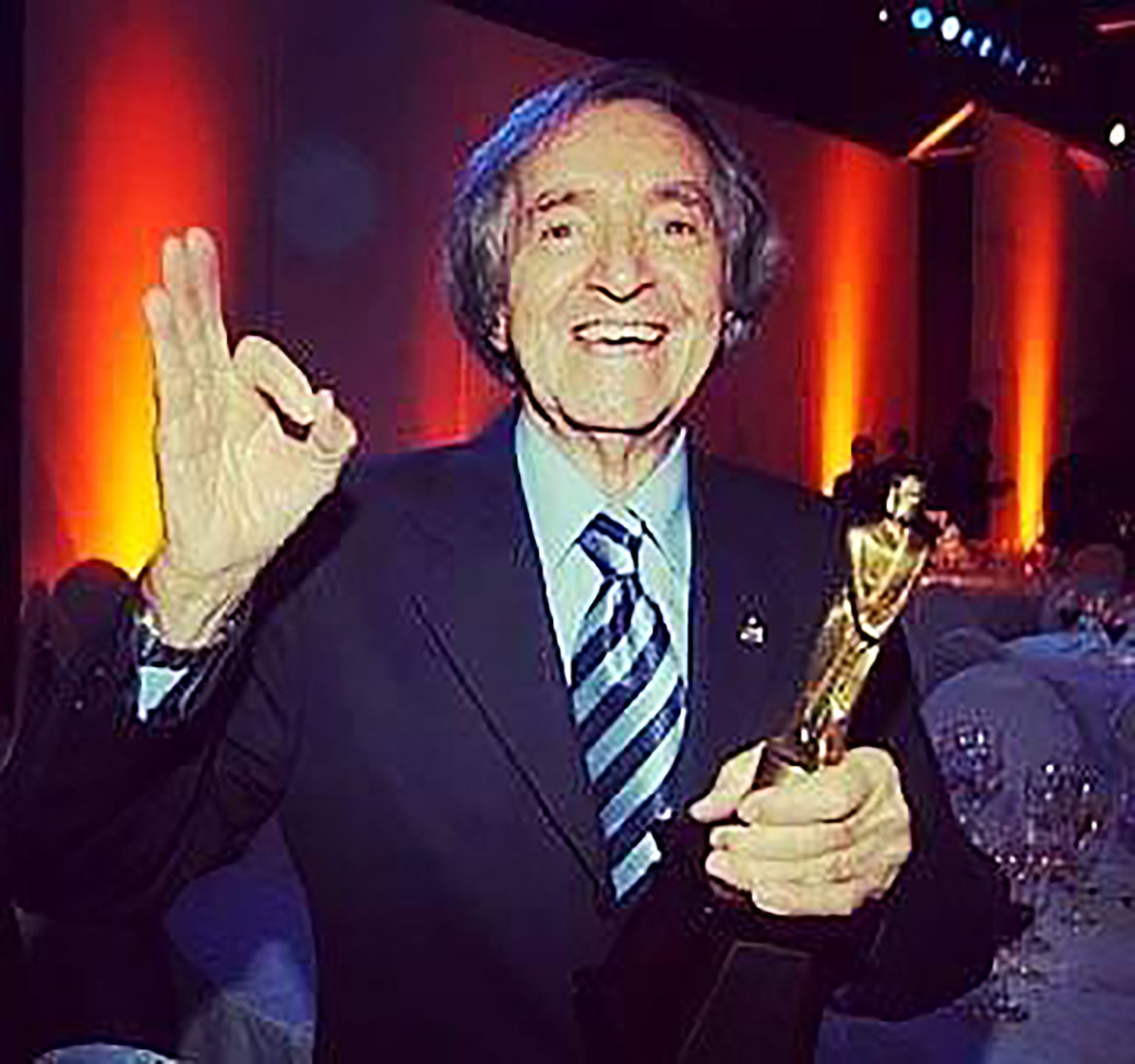 Carlitos Balá recibió un reconocimiento a su trayectoria en los premios Martín Fierro de 2011, uno de los homenajes que recibió después de más de seis décadas de carrera (Carlitos Bala Oficial)